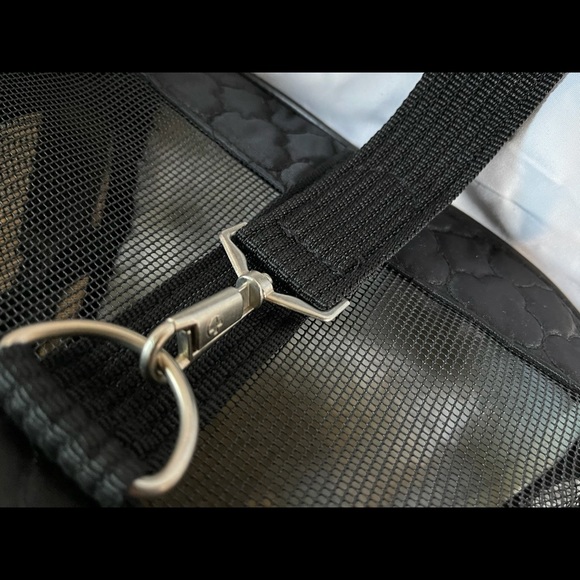 Small Pet Carrier Gently used - Picture 4 of 5